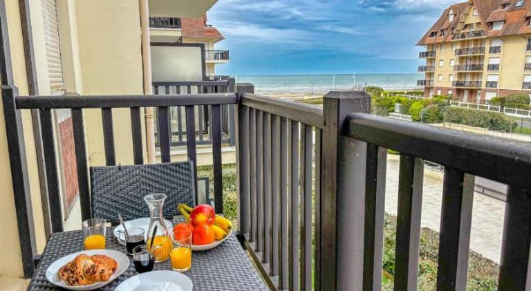 Pleasant rental apartment with pool | Close to the beach | Pets allowed in Cabourg