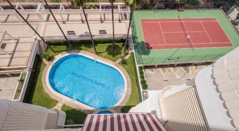 Holiday apartment with pool in Gandia