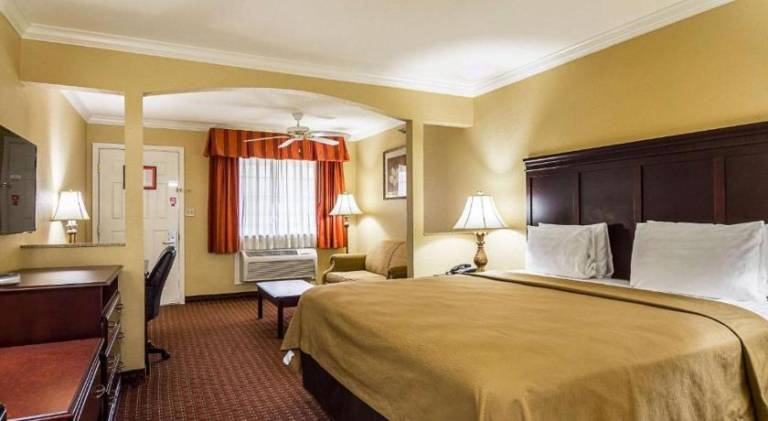 Bryant Inn And Suites — photo 2