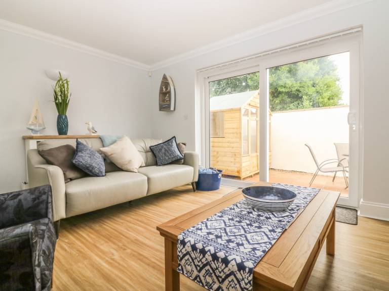 Family-oriented cottage with terrace, BBQ & yard | Beach view | Beach nearby | Pets allowed — photo 3