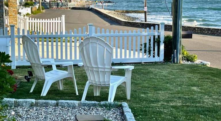 Dog-Friendly Oceanfront Getaway - Walk to Dining - Private Beach Access — photo 4