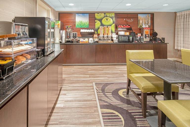 La Quinta Inn & Suites by Wyndham Baton Rouge Siegen Lane — photo 4