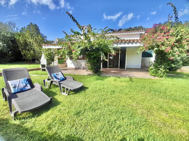 Villa with terrace, yard & grill — photo 2