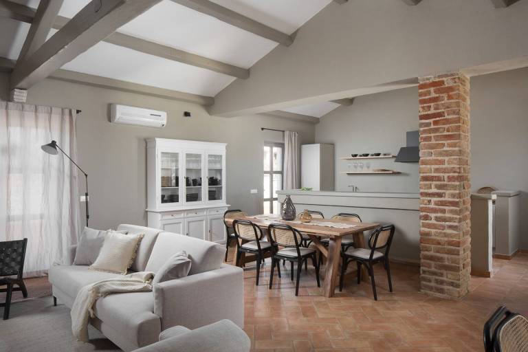 Villa with patio, BBQ & private pool — photo 4