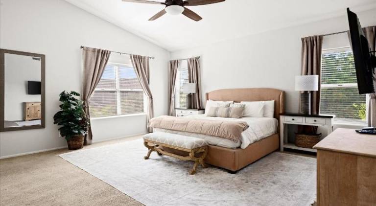 Ample vacation home with jacuzzi & pool | Pet-friendly — photo 2