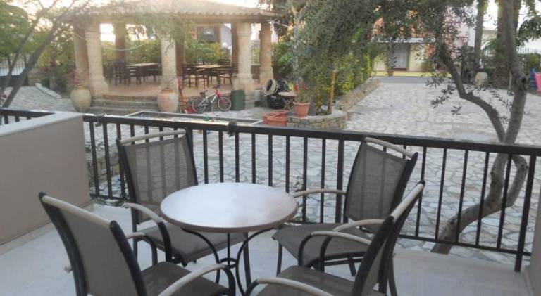 Holiday apartment with terrace, yard & barbeque — photo 4