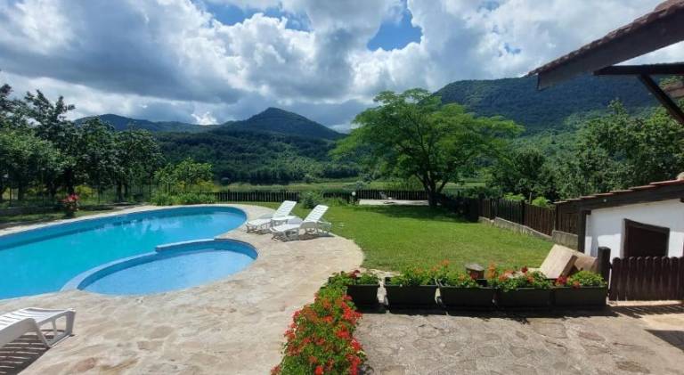 Fully equipped house with patio, pool & barbeque | Pets allowed — photo 3