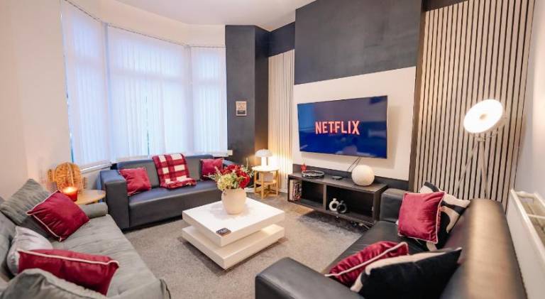 5 Bed 2 Bath - Cardiff Central Getaway - Free Parking in Cardiff