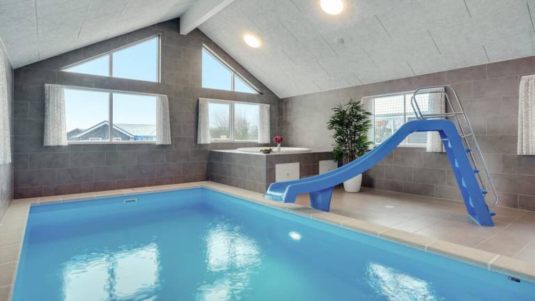 Vacation home with private pool, terrace & garden — photo 3