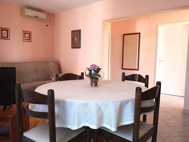 Fully equipped beautiful apartment with patio, BBQ & pool | Pets are welcome — photo 5