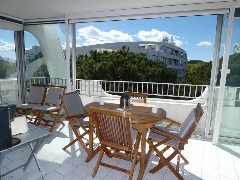 Studio cabin with pool, air conditioning, garage, 300m from beach in La Grande-Motte