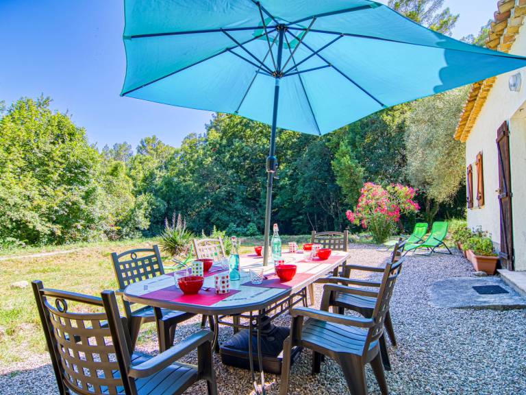 Vacation home with barbecue, patio & yard — photo 3