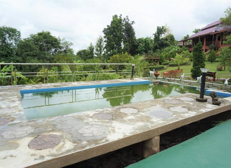 Lodge with terrace, pool & garden — photo 5
