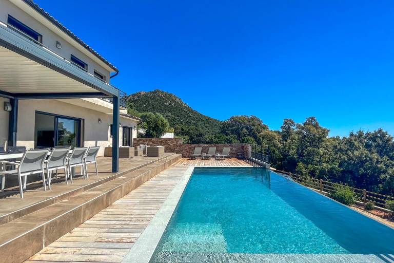 Villa with terrace, garden & barbeque | Sea view — photo 2