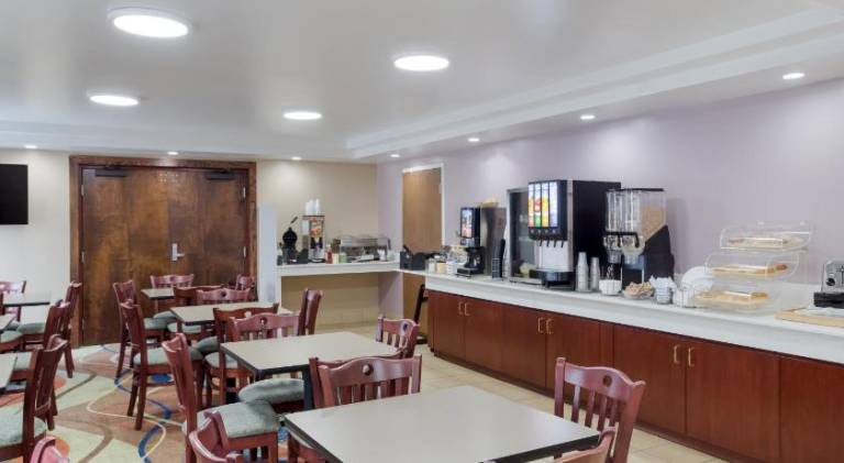 All Seasons Inn & Suites Smithfield Providence — photo 4