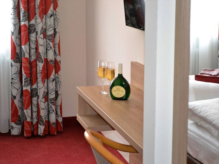 Doppelzimmer 1 mit Dusche und WC