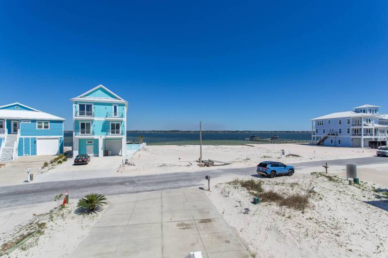House with barbeque | Water view — photo 2