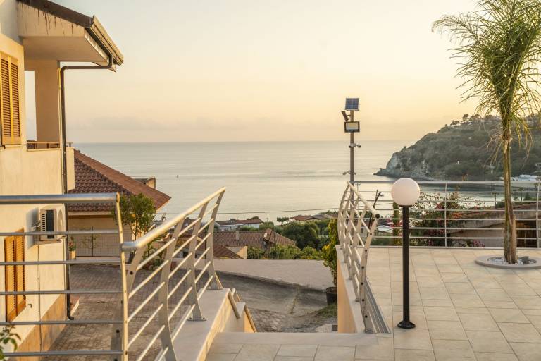 Villa with terrace & yard | Sea view — photo 5