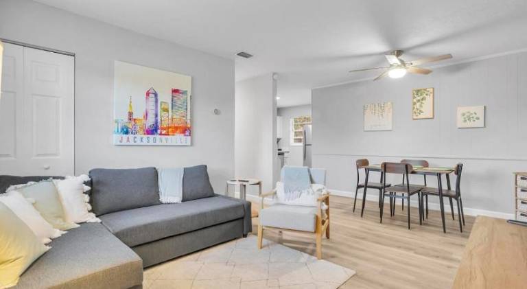 Charming house | Pets are welcome in Jacksonville, FL