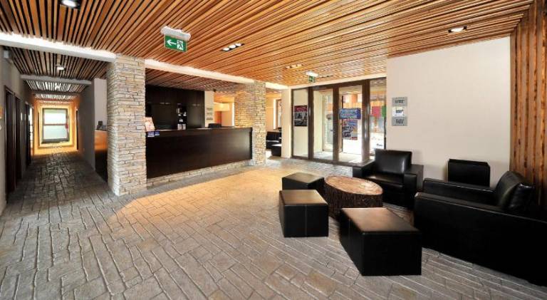 Family-friendly beautiful serviced apartment with patio, sauna & hot tub | Pets allowed — photo 4