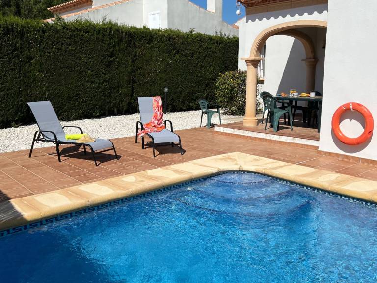 House with yard, private pool & BBQ in Alicante