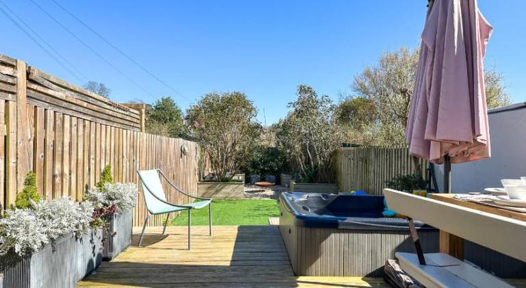 Vacation home with hot tub — photo 4