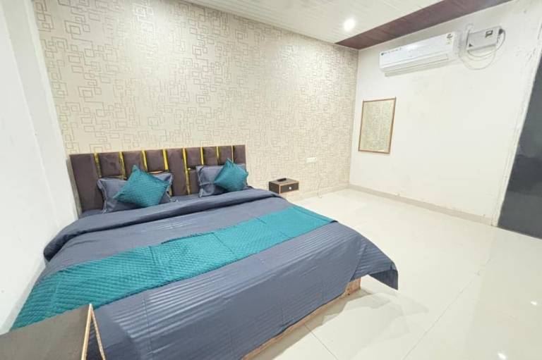 Aangan Guest House