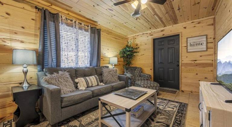 Vacation home with jacuzzi — photo 3