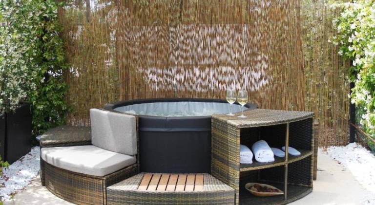 Beautiful serviced apartment with pool, BBQ & garden | Pet-friendly — photo 2