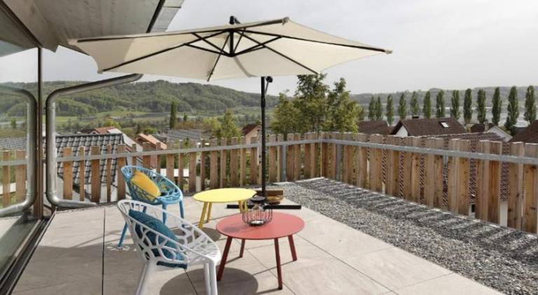 Vacation home with barbeque, terrace & yard — photo 5