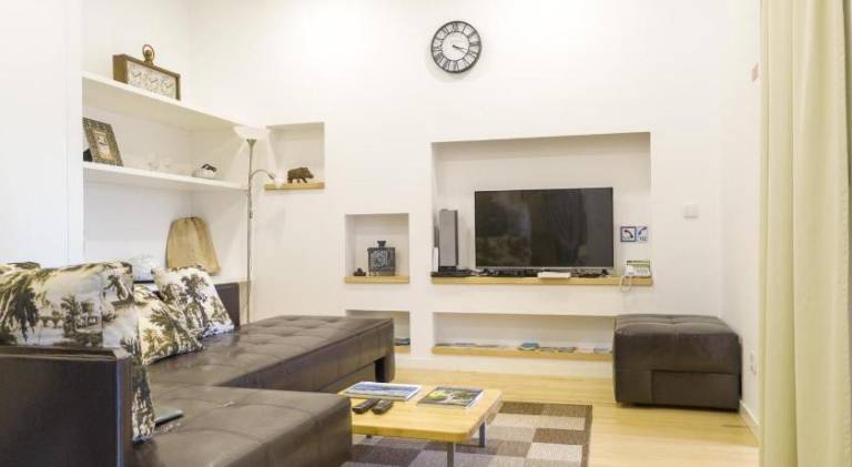 Rental apartment with jacuzzi, terrace & private pool | Next to Portas da Cidade de Ponta Delgada — photo 2
