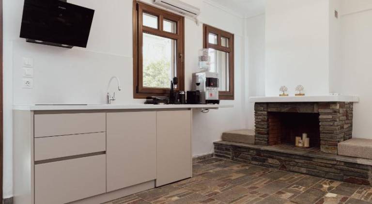 Holiday apartment with patio & yard — photo 3
