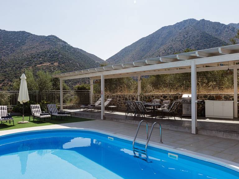 Fully equipped big house with barbeque, garden & private pool | Pets are welcome — photo 4