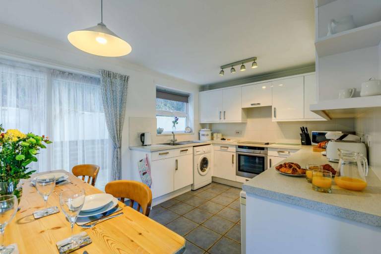 Cottage with terrace & garden | Water view — photo 4