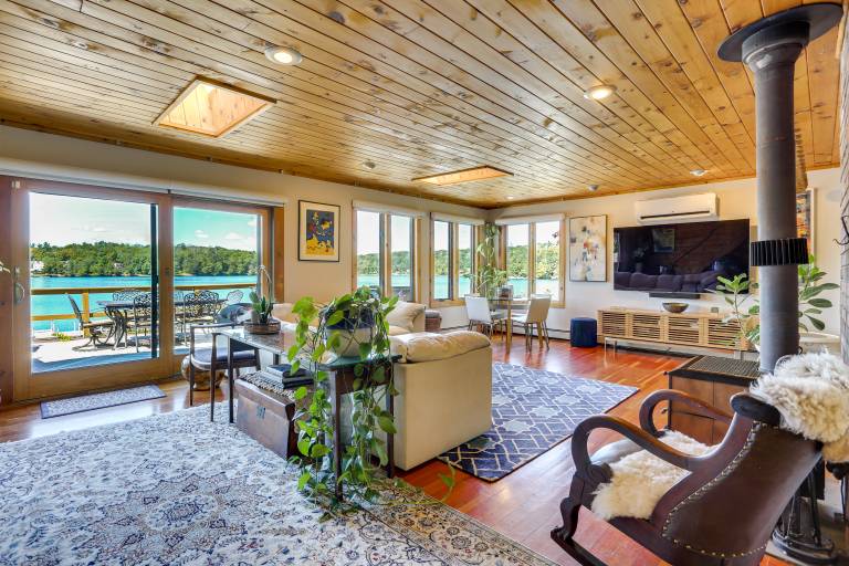 Waterfront Home on White Lake Near Bethel Woods