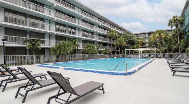 Luxury Orlando 1BR Condo with Pool view & Next to Disney — photo 4