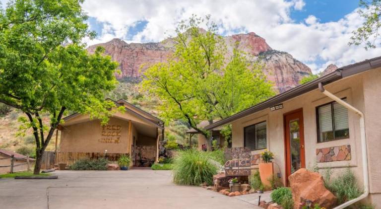 Red Rock Inn Cottages