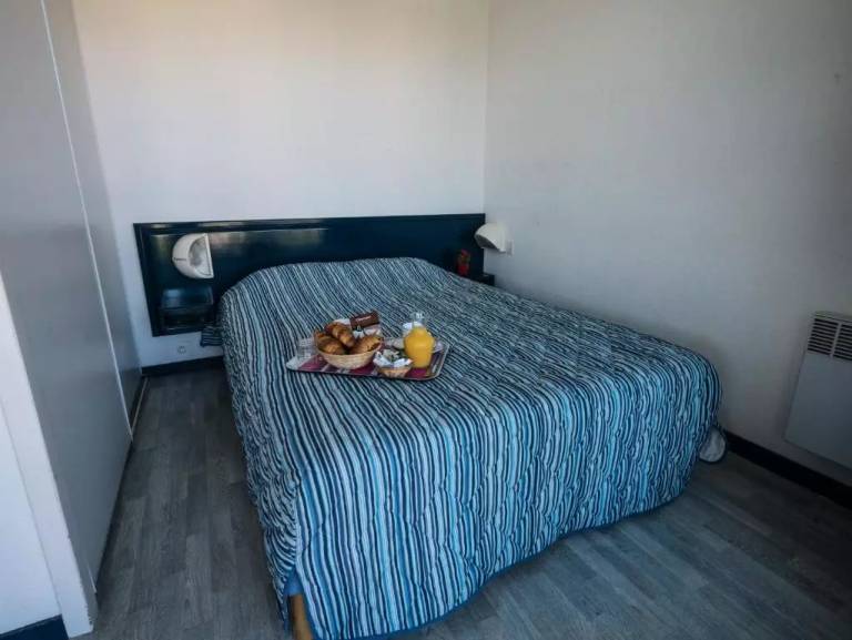 Rental apartment with patio — photo 3