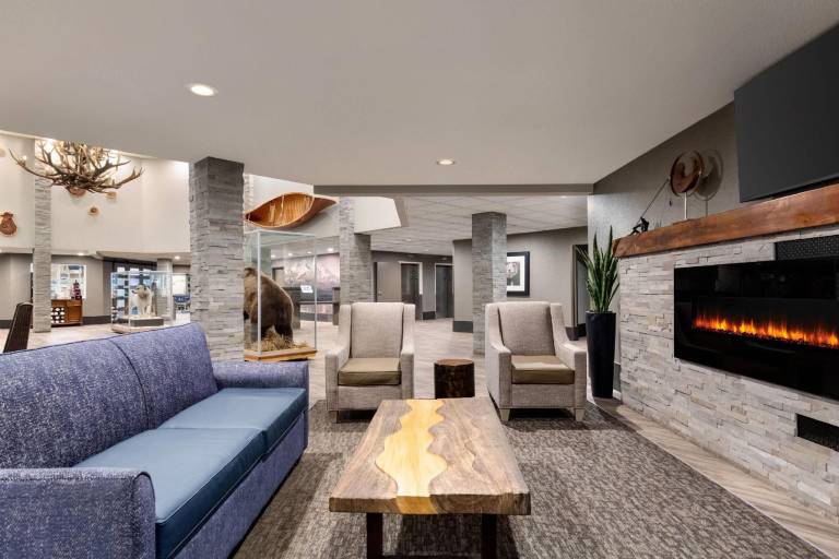 La Quinta Inn & Suites by Wyndham Fairbanks Airport — photo 2
