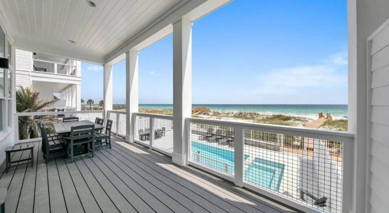 Vacation home with pool — photo 5