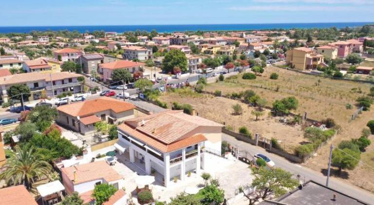 Apartment with yard & terrace in Posada