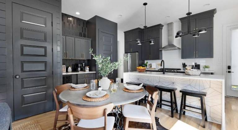 Fully equipped charming house with yard & BBQ | Perfect for remote work | Pet-friendly — photo 3