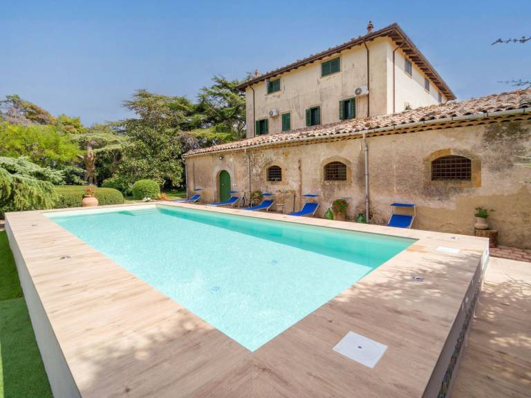 Vacation home with barbecue, patio & private pool | Nature view — photo 4