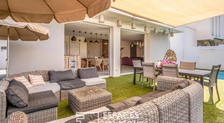 Villa with pool — photo 4