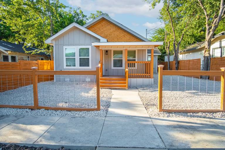 Don t Miss Dynamic 4BR 2BA Near Jolly Riverwalk