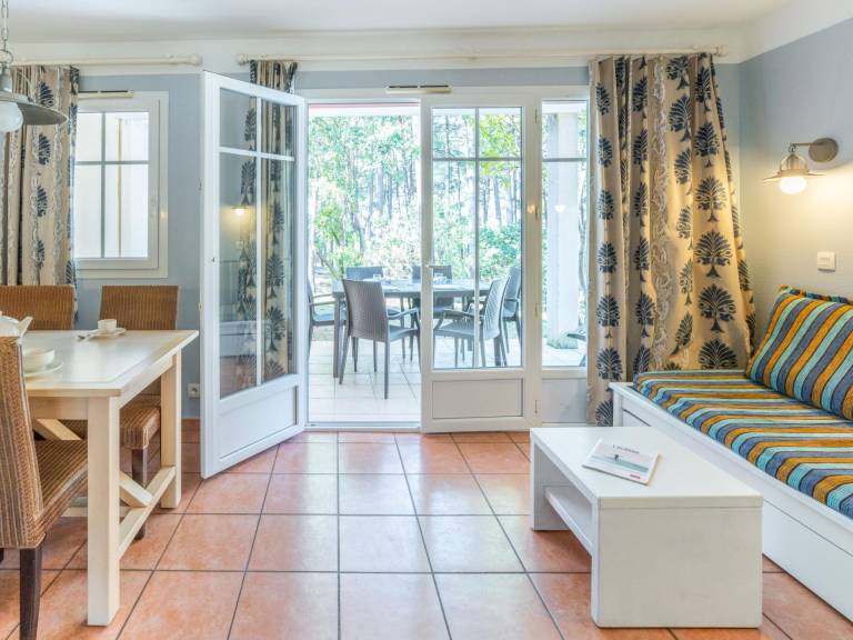 Apartment with terrace, pool & garden — photo 3