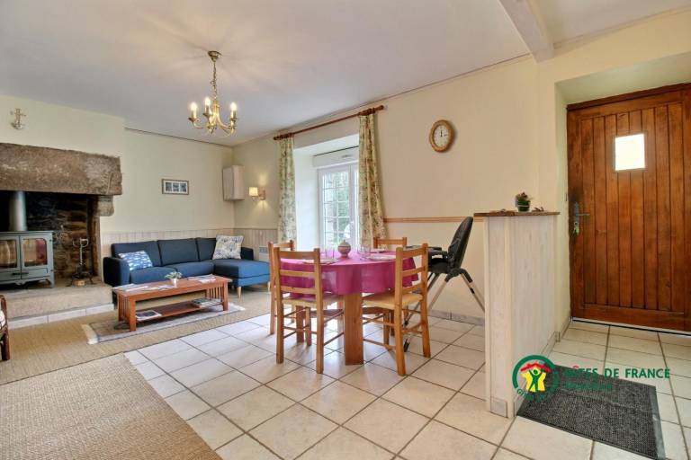 Gite with barbeque & yard — photo 2