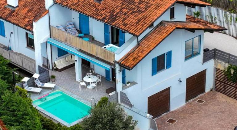 Lovely villa with pool & hot tub | Dogs allowed in Monforte d'Alba