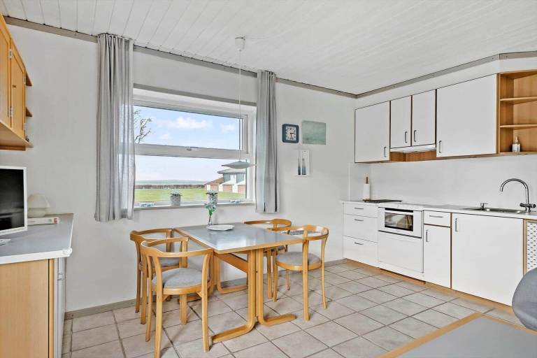 Vacation home with patio & BBQ | Sea view — photo 5
