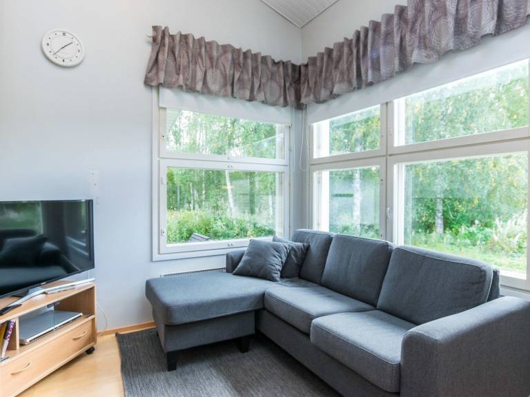 Vacation home with sauna & patio | Nature view — photo 4